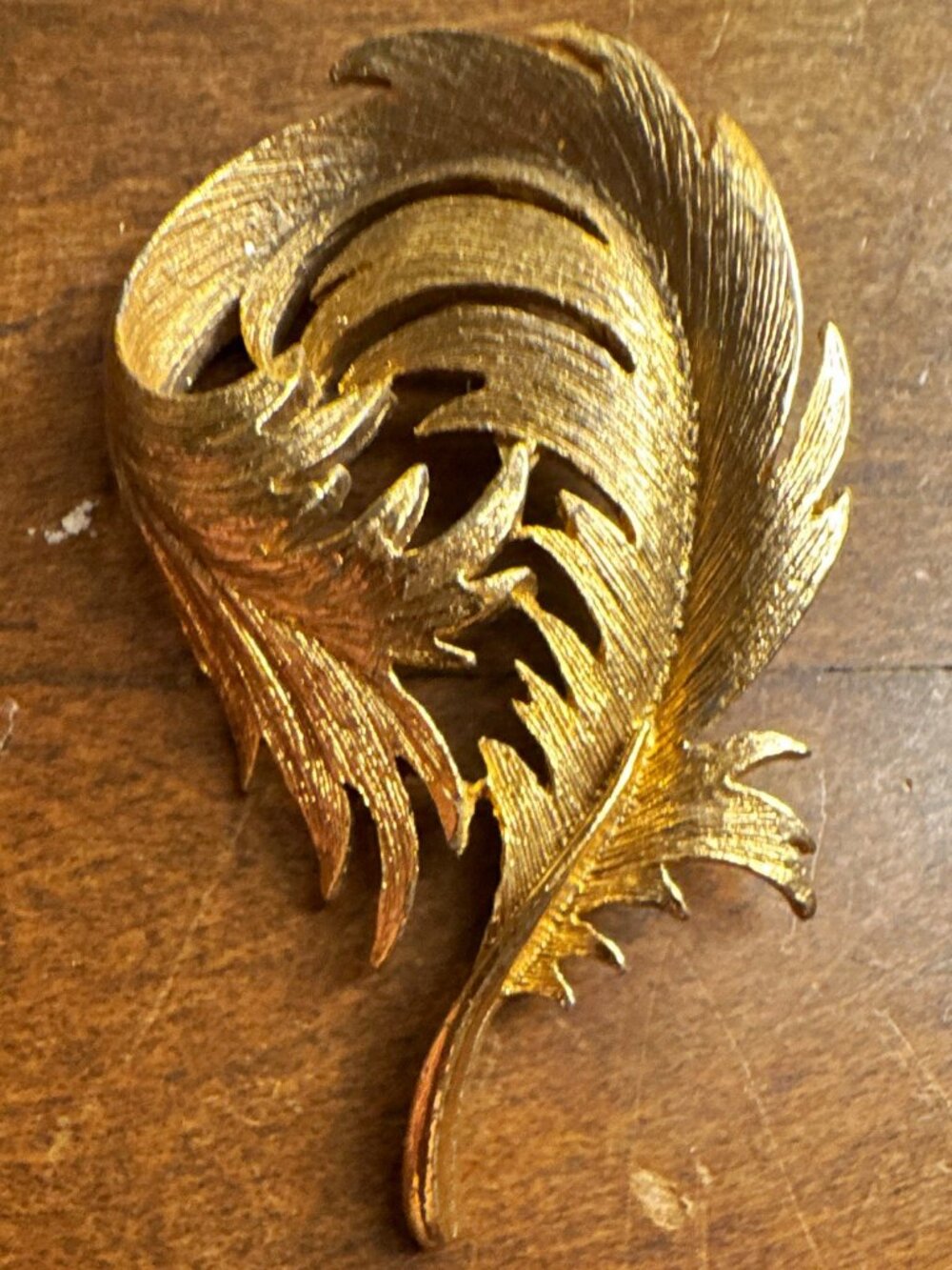 Vintage Gold Tone Feather Brooch Textured Plume Pin 70s MCM Costume Jewelry 2.75